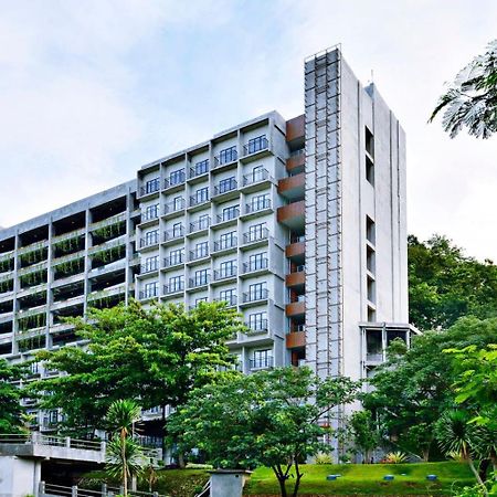 Oak Tree Emerald Hotel & Coventions Semarang Exteriör bild