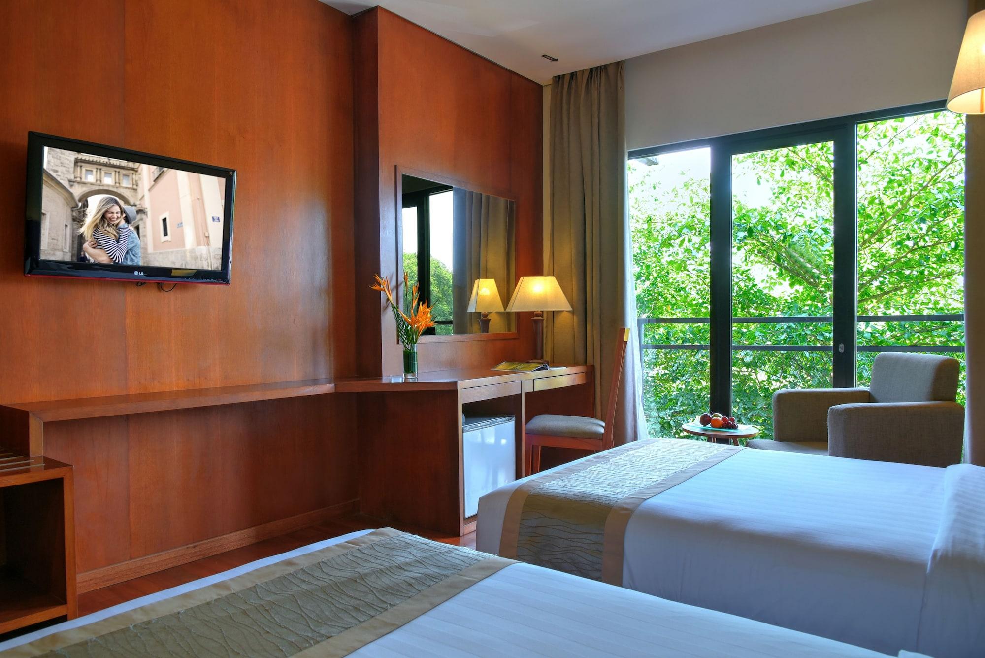 Oak Tree Emerald Hotel & Coventions Semarang Exteriör bild