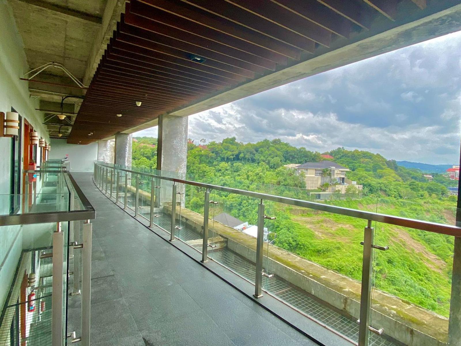 Oak Tree Emerald Hotel & Coventions Semarang Exteriör bild