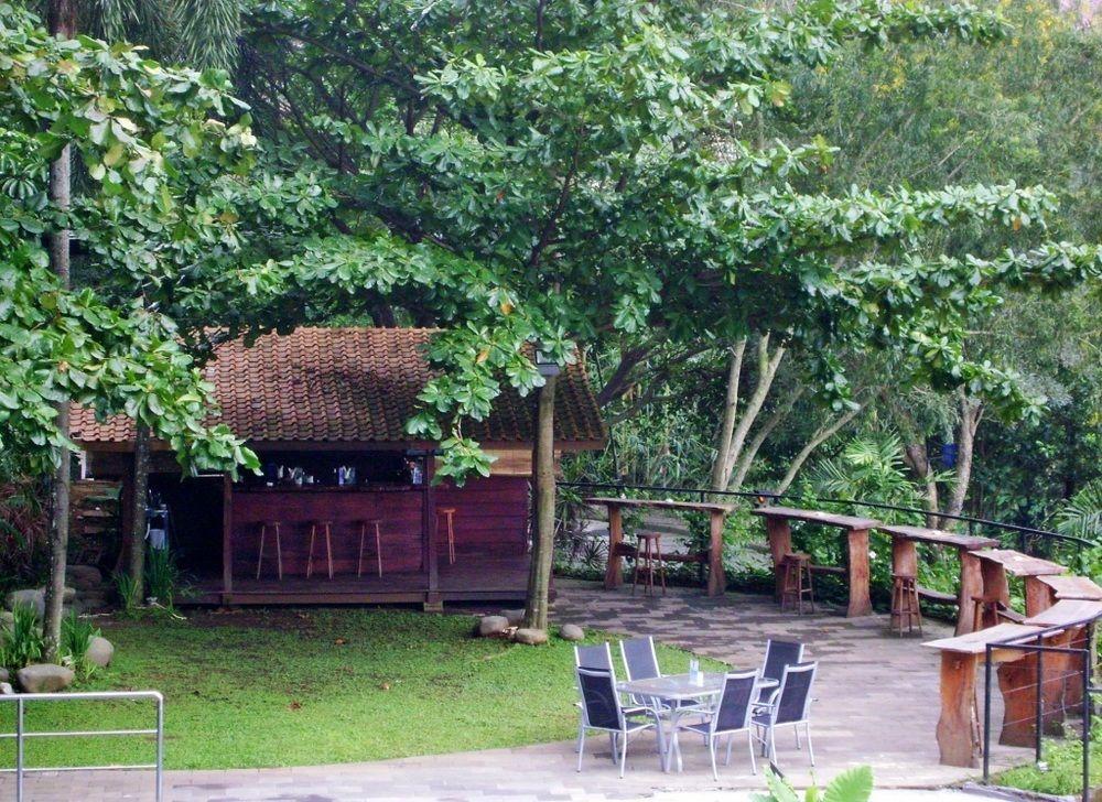 Oak Tree Emerald Hotel & Coventions Semarang Exteriör bild
