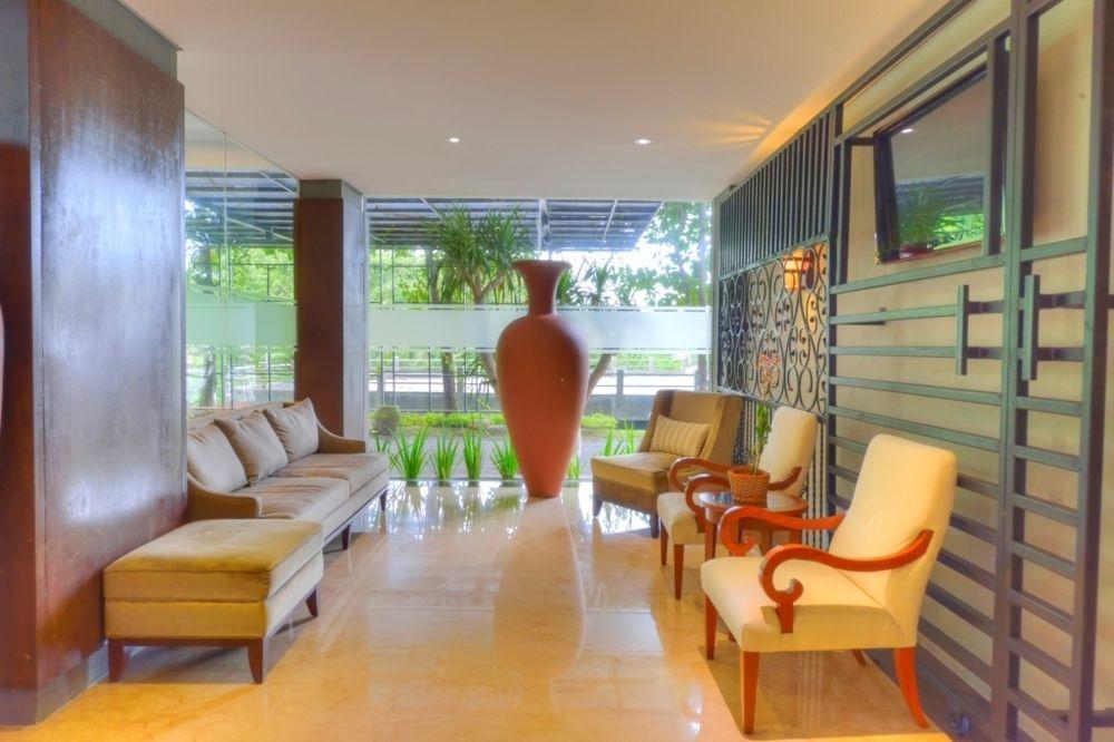 Oak Tree Emerald Hotel & Coventions Semarang Exteriör bild