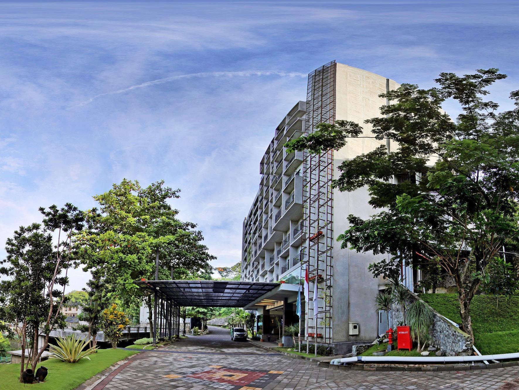Oak Tree Emerald Hotel & Coventions Semarang Exteriör bild