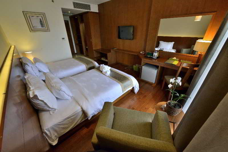 Oak Tree Emerald Hotel & Coventions Semarang Exteriör bild