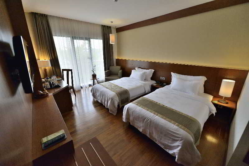 Oak Tree Emerald Hotel & Coventions Semarang Exteriör bild