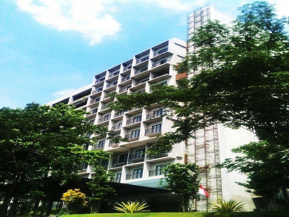 Oak Tree Emerald Hotel & Coventions Semarang Exteriör bild