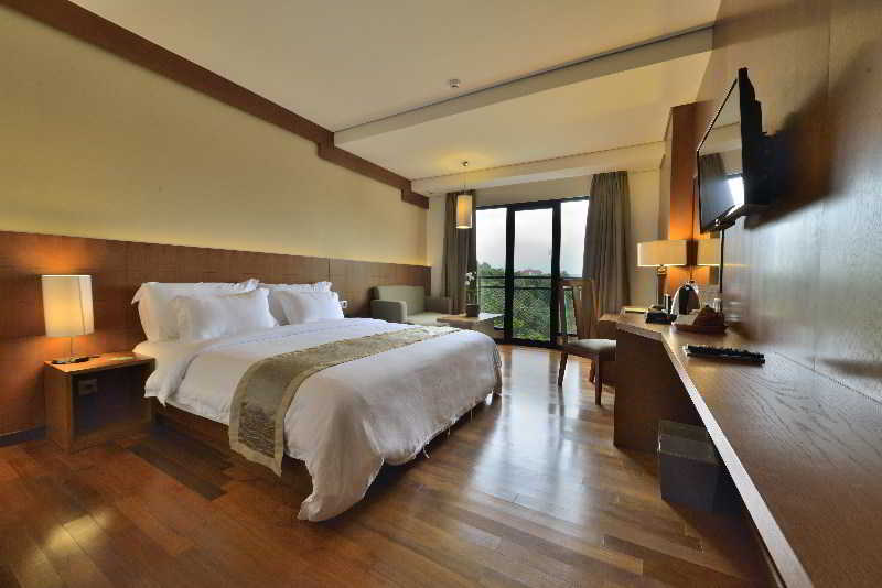 Oak Tree Emerald Hotel & Coventions Semarang Exteriör bild