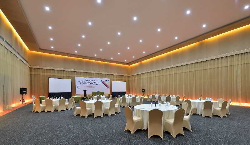 Oak Tree Emerald Hotel & Coventions Semarang Exteriör bild