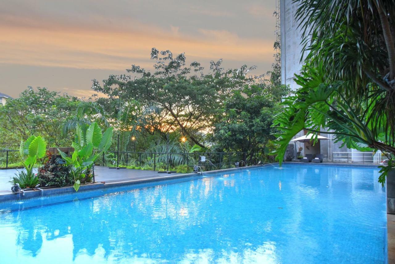 Oak Tree Emerald Hotel & Coventions Semarang Exteriör bild
