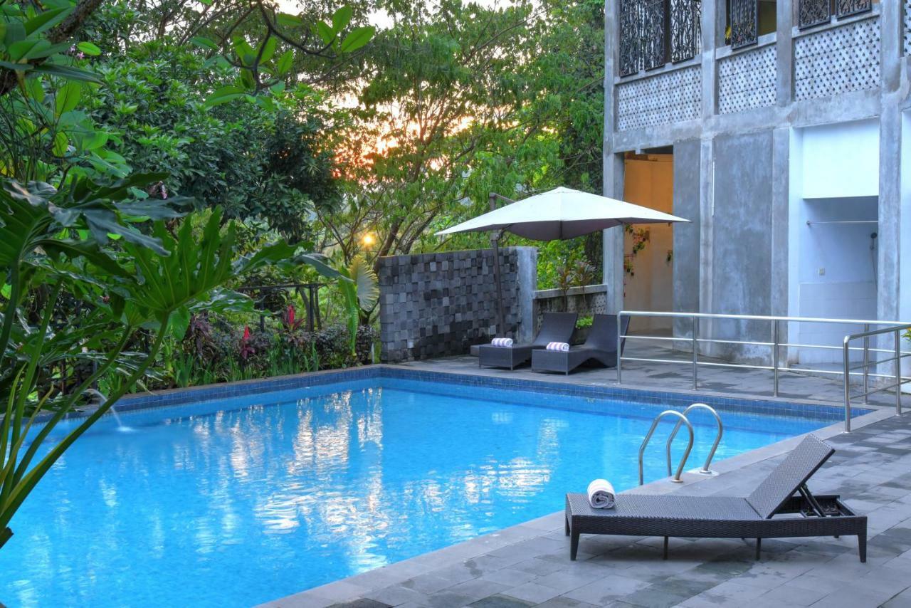 Oak Tree Emerald Hotel & Coventions Semarang Exteriör bild