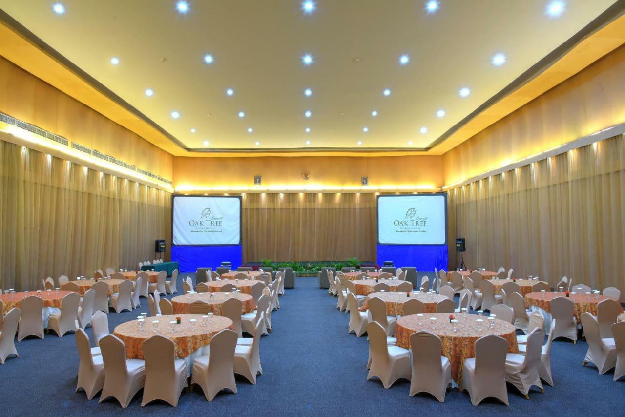 Oak Tree Emerald Hotel & Coventions Semarang Exteriör bild