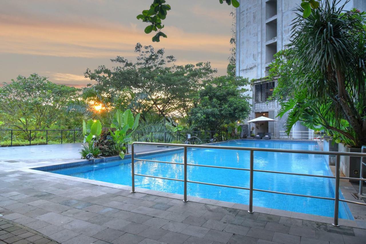 Oak Tree Emerald Hotel & Coventions Semarang Exteriör bild